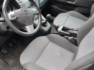 2012 Opel Zafira B Рестайлинг, серебристый, 730000 рублей, вид 4