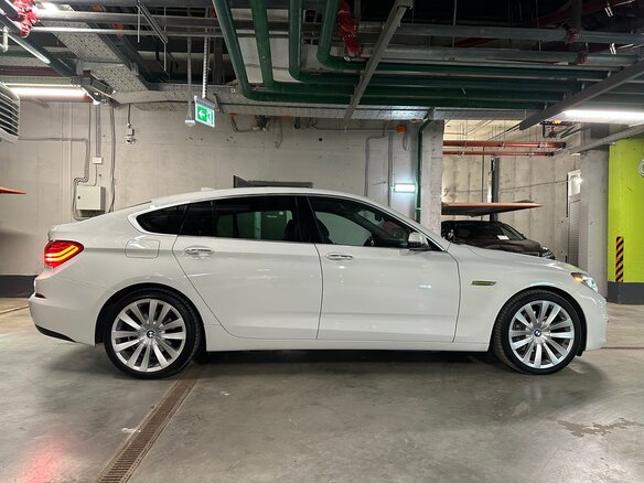 2013 BMW 5 серии 530d xDrive VI (F10/F11/F07) Рестайлинг, белый - вид 3