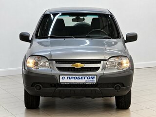 2017 Chevrolet Niva I Рестайлинг, серый, 650000 рублей, вид 2