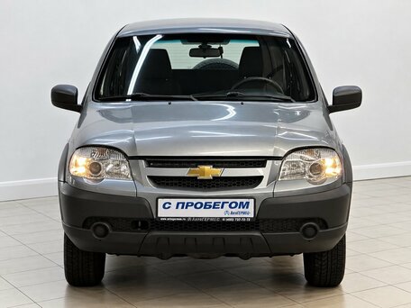 2017 Chevrolet Niva I Рестайлинг, серый, 625000 рублей, вид 2