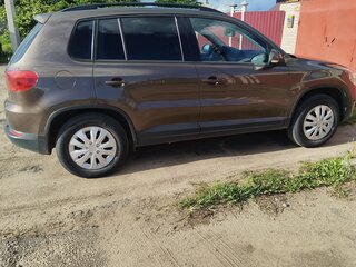 2014 Volkswagen Tiguan I Рестайлинг, коричневый, 1350000 рублей, вид 3
