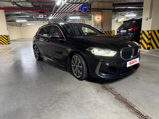 2022 BMW 1 серии M135i xDrive III (F40), чёрный, 4400000 рублей, вид 3