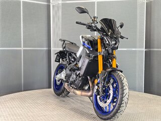 2023 Yamaha MT-09 (FZ-09), серебристый, 1127000 рублей, вид 3