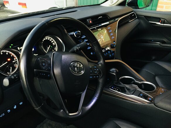 2018 Toyota Camry VIII (XV70), чёрный, 3050000 рублей - вид 12
