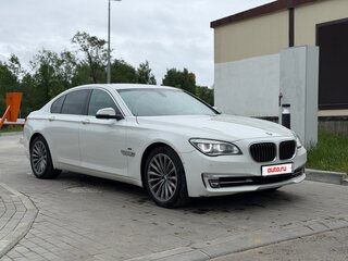 2013 BMW 7 серии 740d xDrive V (F01/F02/F04) Рестайлинг, белый, 2088000 рублей, вид 3