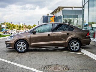 2016 Volkswagen Polo V Рестайлинг, коричневый, 1198000 рублей, вид 4