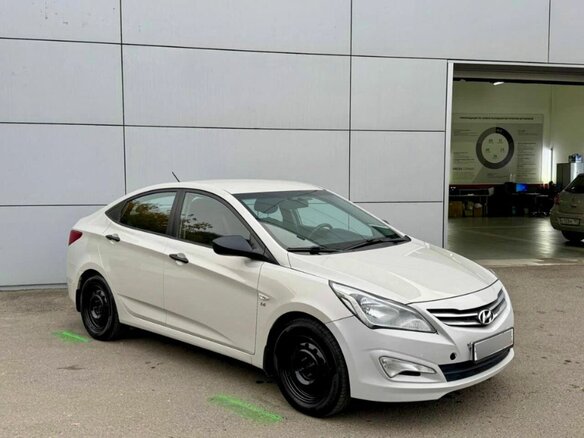 2015 Hyundai Solaris I Рестайлинг, бежевый, 900000 рублей - вид 2