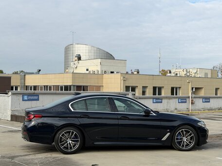 2022 BMW 5 серии 520i VII (G30/G31/G38) Рестайлинг, синий, 5700000 рублей, вид 4