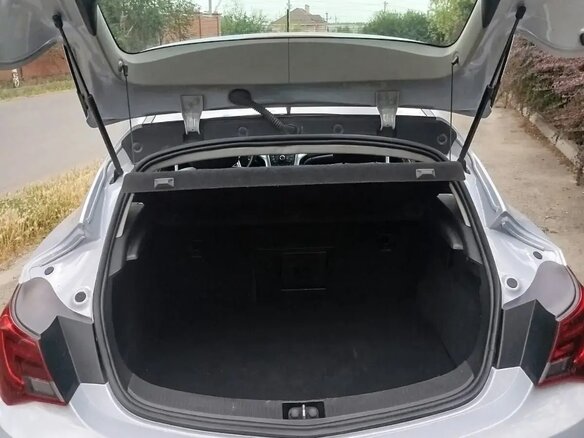 2013 Opel Astra GTC J Рестайлинг, белый, 800000 рублей - вид 14