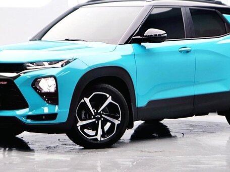 2023 Chevrolet TrailBlazer III, голубой, 1830000 рублей, вид 2
