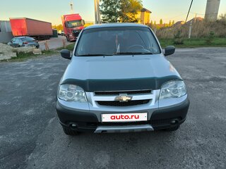 2013 Chevrolet Niva I Рестайлинг, серебристый, 610000 рублей, вид 1