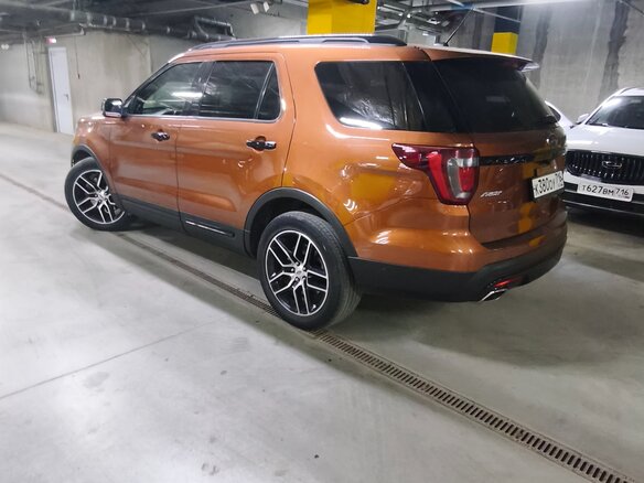 2015 Ford Explorer V Рестайлинг, коричневый, 2150000 рублей - вид 11