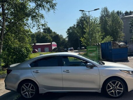 2021 Kia Cerato IV, серебристый, 1600000 рублей, вид 4