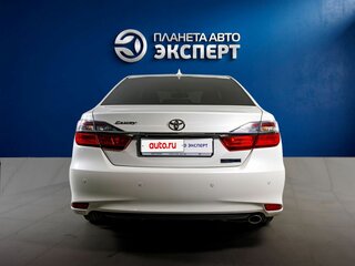 2017 Toyota Camry VII (XV50) Рестайлинг 2, белый, 2649000 рублей, вид 5