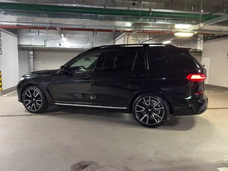 2021 BMW X7 40i I (G07), чёрный, 7200000 рублей, вид 4