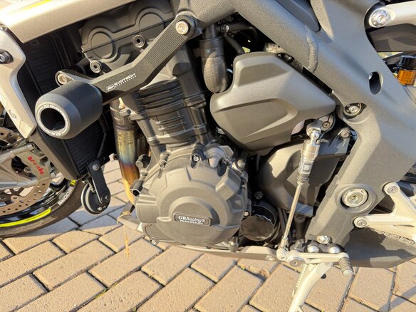 2024 Triumph Speed Triple, серый, 1600000 рублей - вид 9