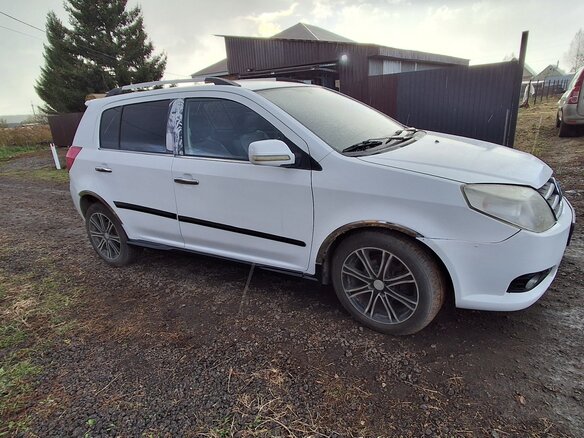 2013 Geely MK Cross I, белый, 300000 рублей - вид 3