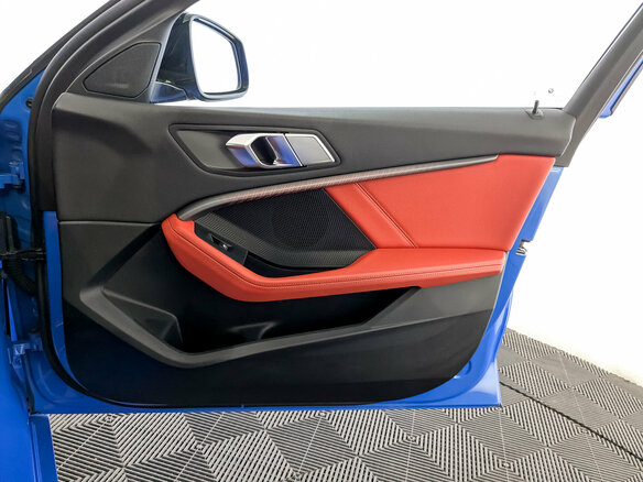2019 BMW 1 серии M135i xDrive III (F40), синий, 3150000 рублей - вид 24