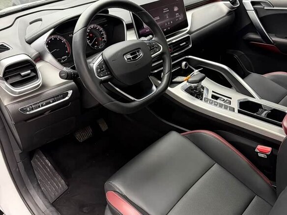 2023 Geely Binyue I Рестайлинг, белый, 1250000 рублей - вид 9
