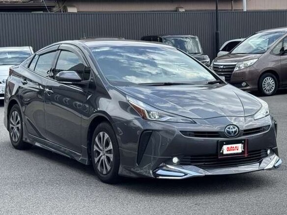 2021 Toyota Prius IV Рестайлинг (XW50), серый, 2000012 рублей - вид 1