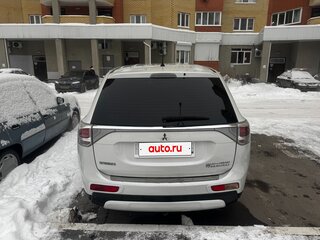 2014 Mitsubishi Outlander III Рестайлинг, белый, 1488000 рублей, вид 4