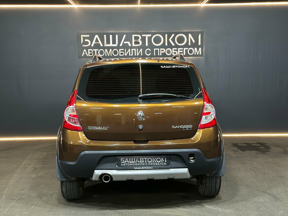2013 Renault Sandero Stepway I, коричневый, 575000 рублей - вид 4