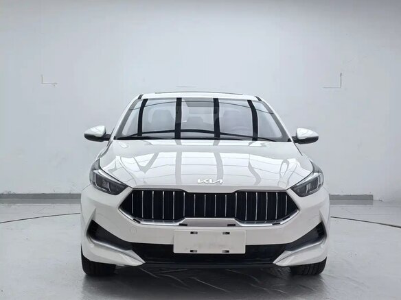 2021 Kia K3 II (China Market), белый, 1400000 рублей - вид 1