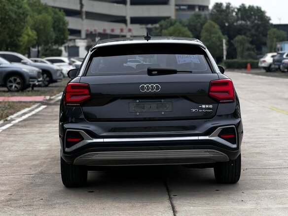2022 Audi Q2 L e-tron I Рестайлинг, чёрный, 2266666 рублей - вид 4