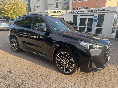 2023 BMW X1 18i sDrive III (U11/U12), чёрный, вид 2