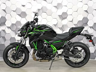 2026 Kawasaki Z 650, чёрный, 925000 рублей, вид 4