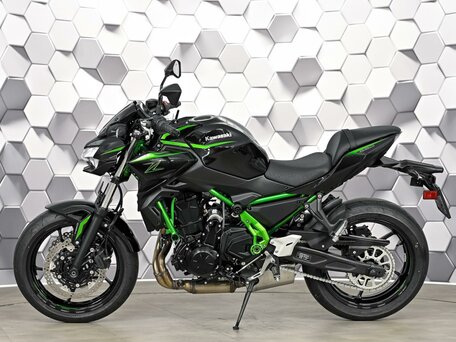 2026 Kawasaki Z 650, чёрный, 925000 рублей, вид 4