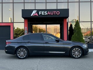 2019 BMW 5 серии 520d xDrive VII (G30/G31/G38), серый, 3678000 рублей, вид 4