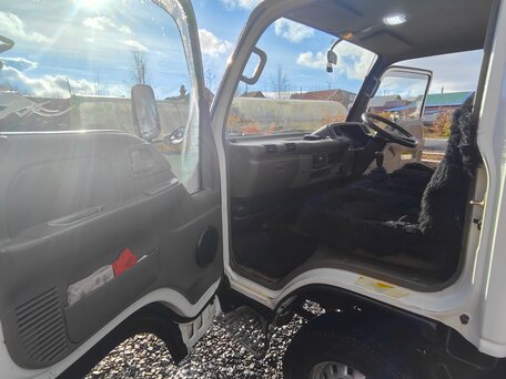 1995 Isuzu Elf (N-series), белый, 1650000 рублей, вид 2