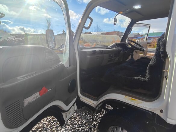1995 Isuzu Elf (N-series), белый, 1650000 рублей - вид 1