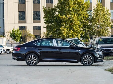 2025 Skoda Superb III Рестайлинг, чёрный, 3120004 рублей, вид 4