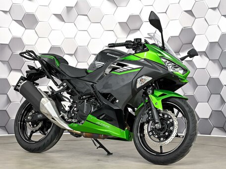 2024 Kawasaki Ninja 400, чёрный, 677000 рублей, вид 1