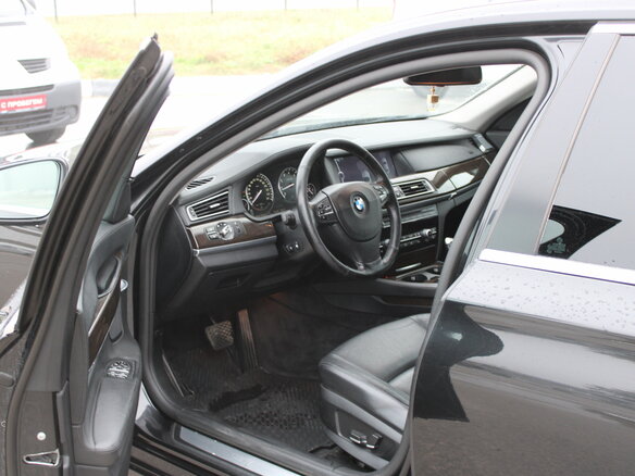 2010 BMW 7 серии Long 750Li V (F01/F02/F04), чёрный, 1415000 рублей - вид 9