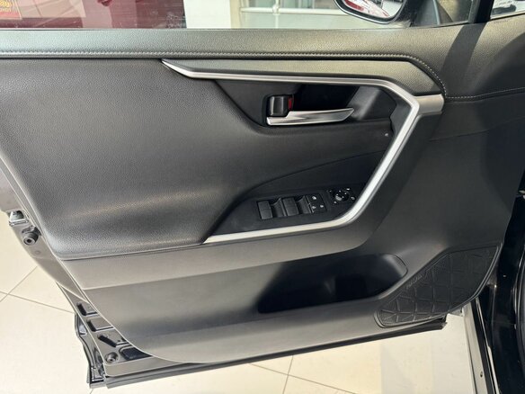2021 Toyota RAV4 V (XA50), чёрный, 3188000 рублей - вид 28