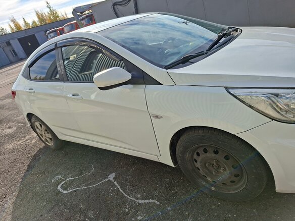 2014 Hyundai Solaris I Рестайлинг, белый, 830000 рублей - вид 5