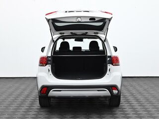 2020 Mitsubishi Outlander III Рестайлинг 3, белый, 2015000 рублей, вид 5