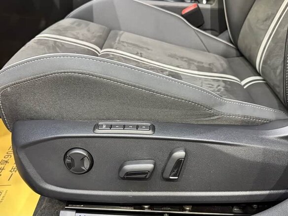 2023 Volkswagen Golf VIII, красный, 1740000 рублей - вид 9
