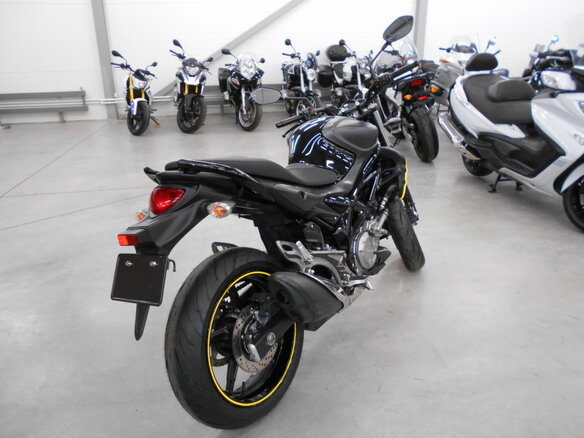 2014 Suzuki SFV 650 Gladius, чёрный, 430000 рублей - вид 2