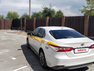 2021 Toyota Camry VIII (XV70) Рестайлинг, белый, 2000000 рублей, вид 4
