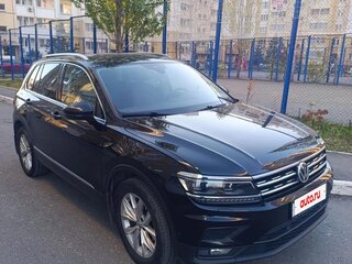 2020 Volkswagen Tiguan II, чёрный, 2820000 рублей, вид 2