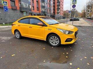 2019 Hyundai Solaris II, жёлтый, 771000 рублей, вид 3