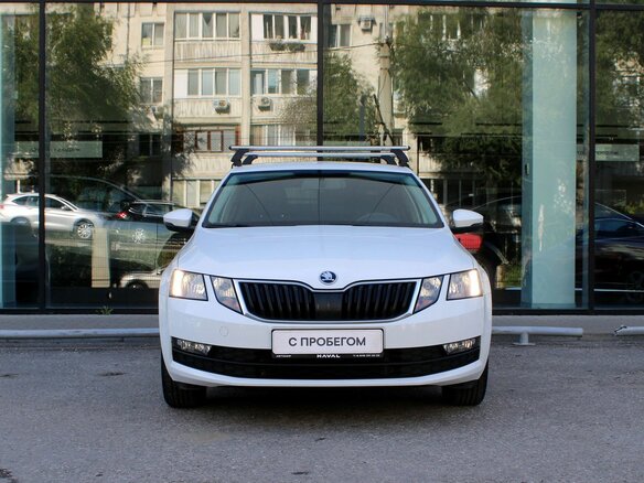 2020 Skoda Octavia III (A7) Рестайлинг, белый - вид 1