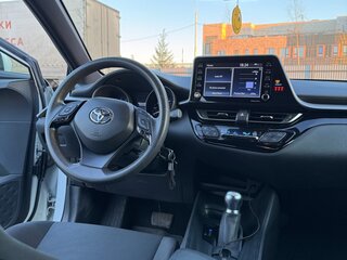 2021 Toyota C-HR I Рестайлинг, белый, 2550000 рублей, вид 5