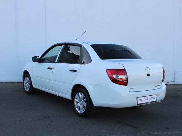 2018 Lada (ВАЗ) Granta I, белый, 480000 рублей - вид 4