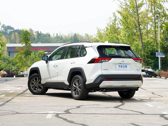 2025 Toyota RAV4 V (XA50), белый, 3950000 рублей - вид 5