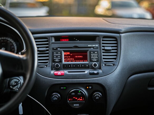 2010 Kia Rio II Рестайлинг, чёрный, 420000 рублей - вид 6